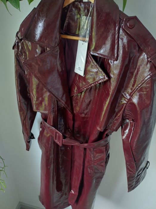 Burgubdowy trencz lakierowana eko skóra MOCHY