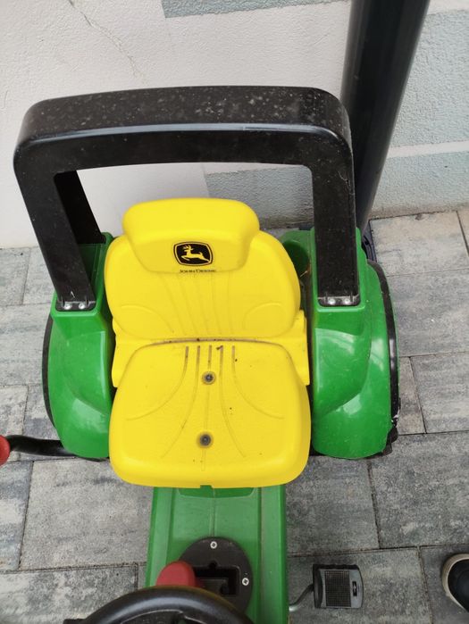 John deere na pompowanych kołach, traktor