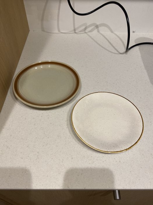 Talerz Vintage nakrapiany talerzyk deserowy śniadaniowy kremowy beż