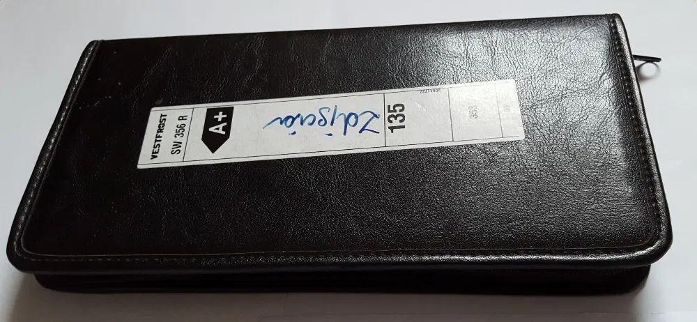 Etui futerał na płyty cd zamykany na suwak
