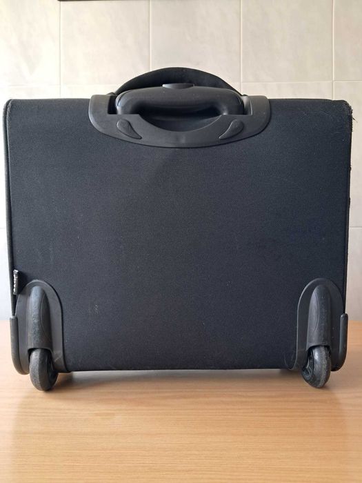 Troley de computador437032555119923201