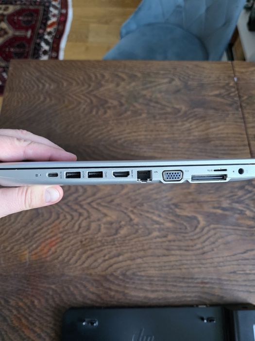 HP Probook 640 G5 plus stacja ładująca