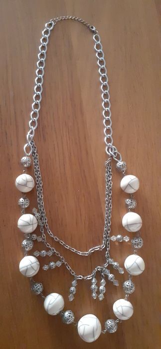 Colares Parfois e outros