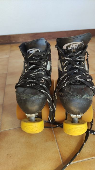 Patins JET com bota tamanho 33 e chassis metálico B1-12