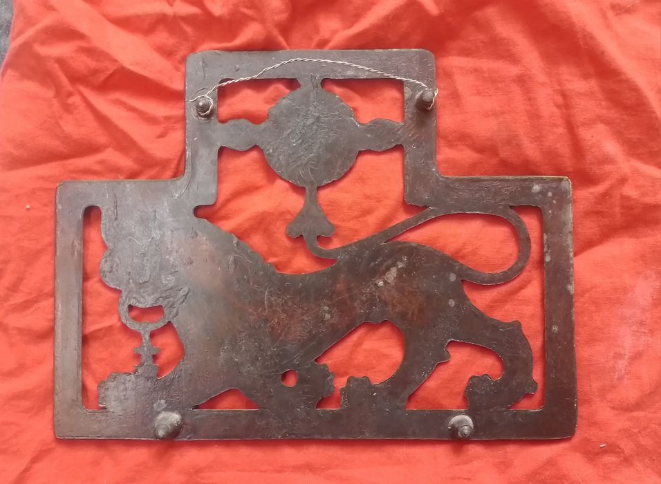 Бронза. Лев. Барельеф.