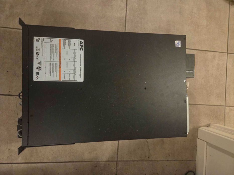 APC Smart-UPS 6000VA / 6kW Rack 230V – UPS awaryjny
