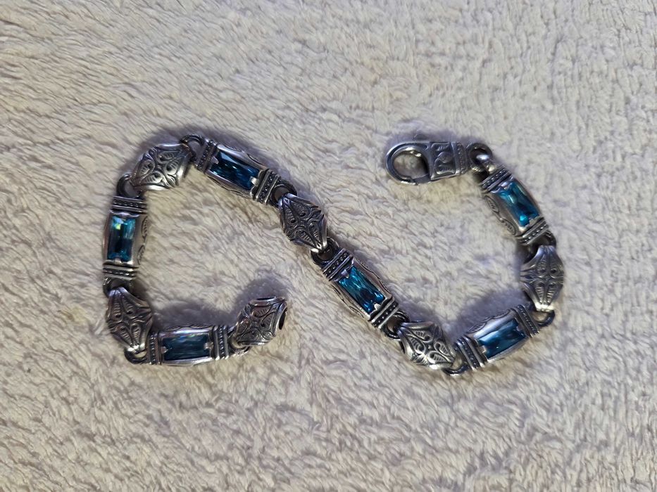 Серебряный браслет мужской с камни.