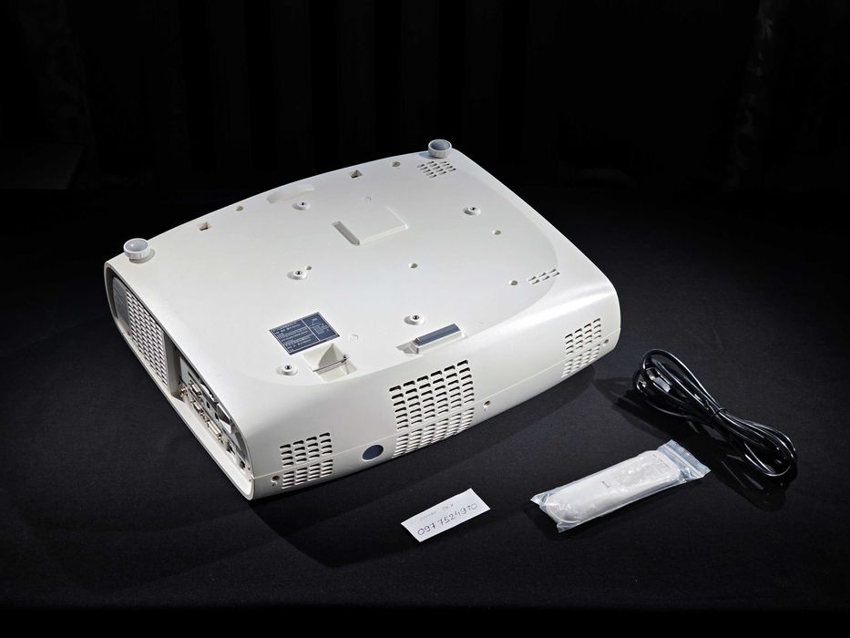 Лазерний LED кіно проектор Panasonic PT-RW330U яскравість 3500ANSI ISO