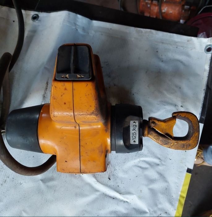 Elektryczna wyciągarka łańcuchowa Demag 125 kg