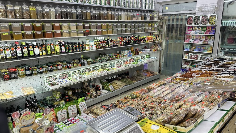 сухофрукти, горіхи, олії, чай, спеції, солодощі