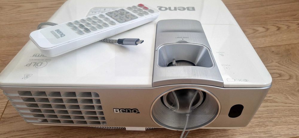 Projektor Benq W1070