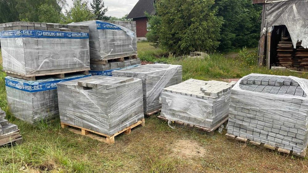 Kostka Bruk Bet Logo Biały Czarny Symfonia Wapień Dewoński Szary