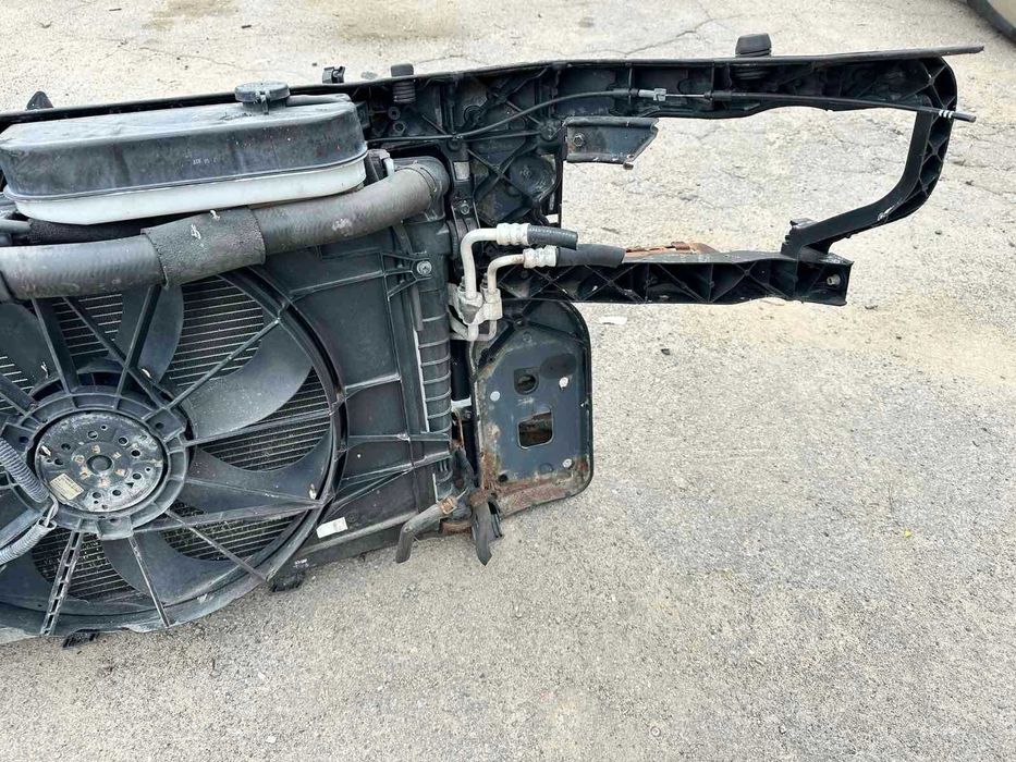 Екран Kia Sportage 2 передня панель Кіа спортедж телевізор радіатор