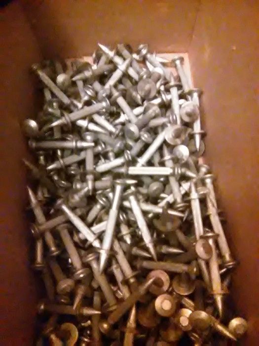 Дюбеля + Саморезы