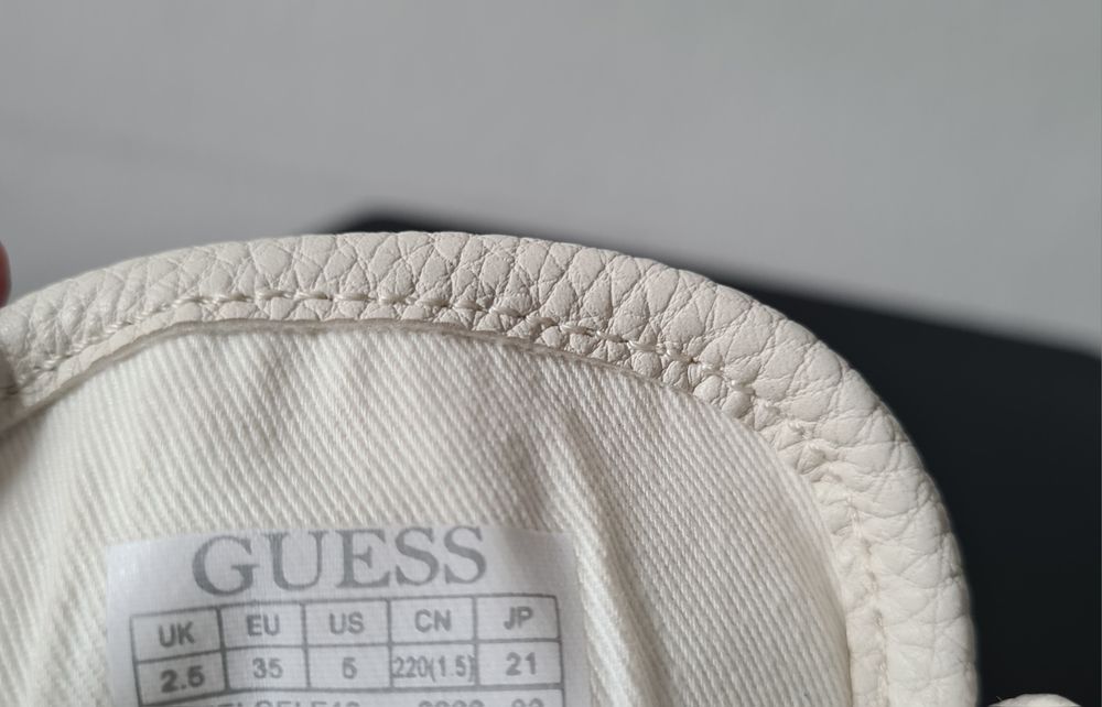 Buty Guess trampki za kostkę skórzane logowane 35