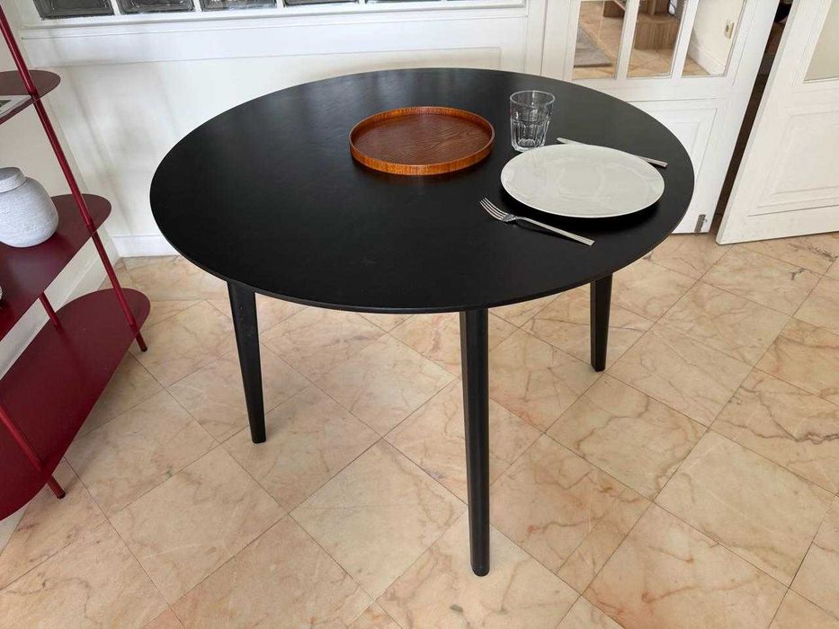 Mesa redonda preta IKEA 105 cm diâmetro