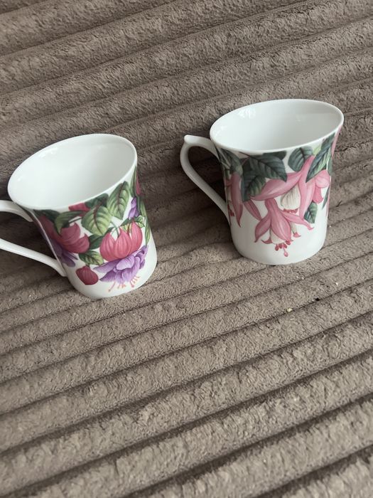 Kubeczki angielskie motyw kwiatowy leciutkie cienka porcelana