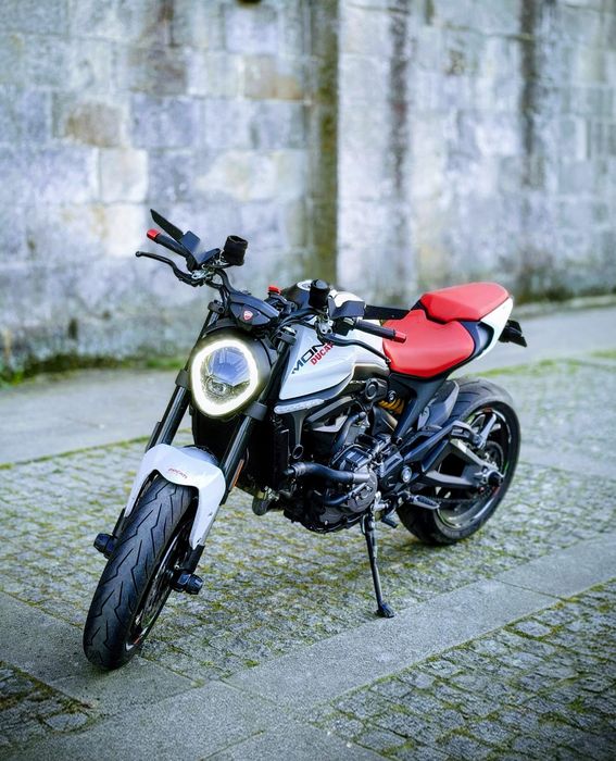 Ducati Monster 2025 4.000kms c garantia troco por furgão