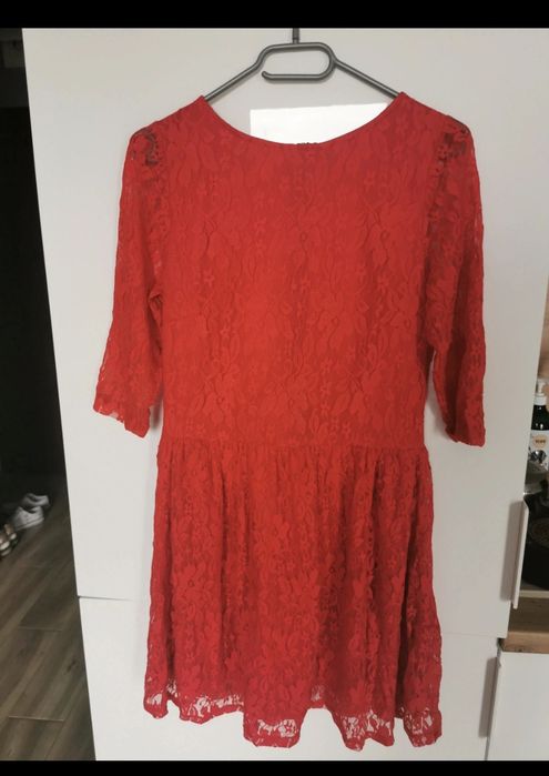 Czerwona sukienka koronka
