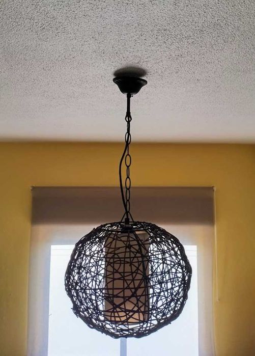 Candeeiro interior/exterior em vime e metal