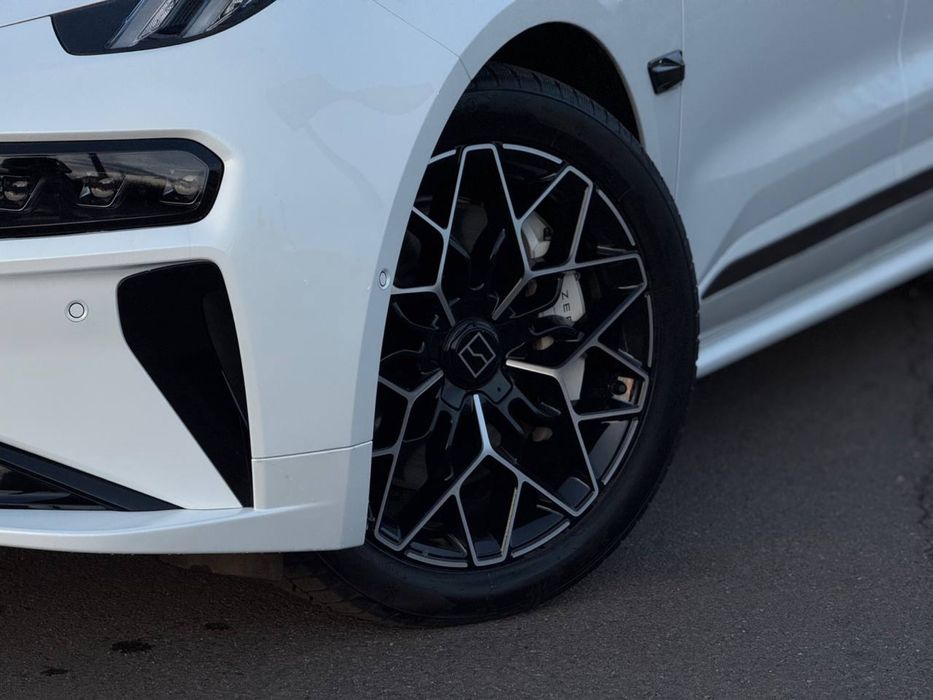 Zeekr 001 2024 стильный электрокар