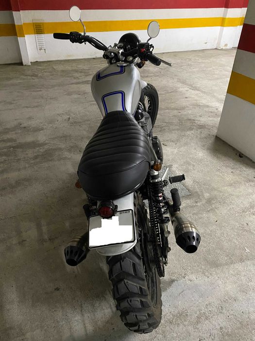 Triumph Bonneville T100 Scrambler