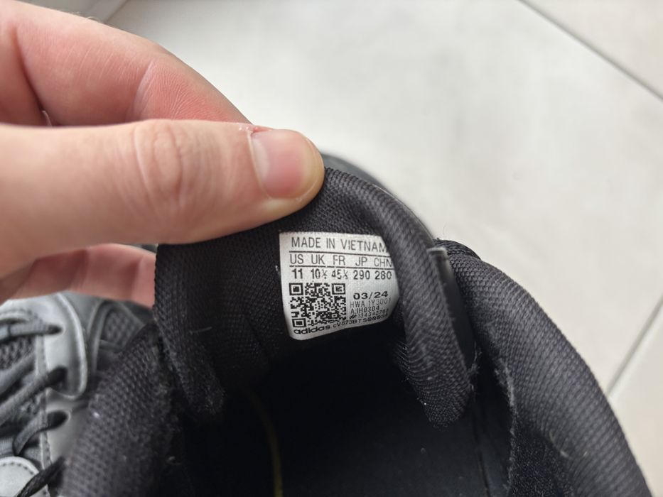 Кросівки Adidas з ортопедичною устілкою