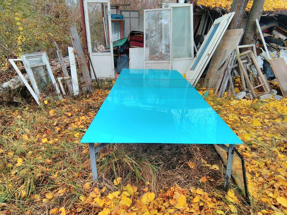 Тенісний стіл із скла