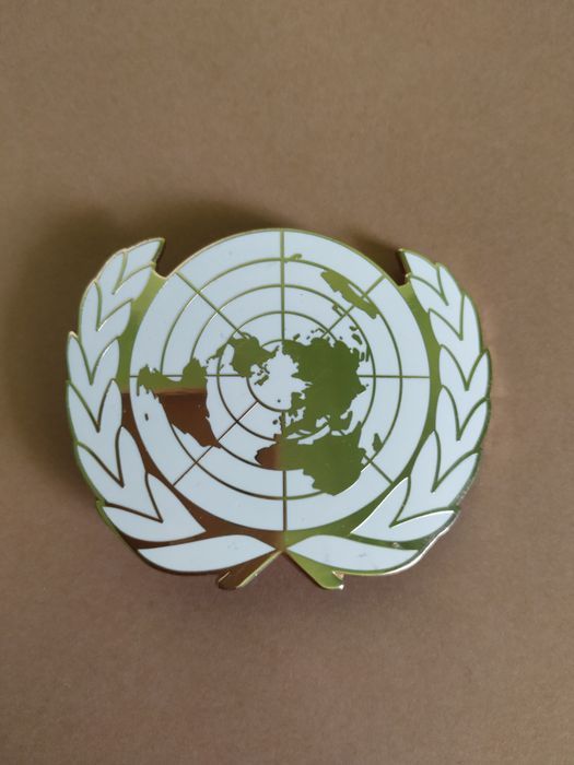 Odznaka ONZ ładna.