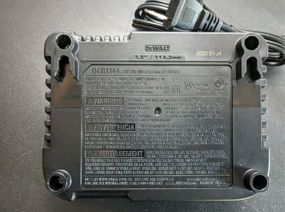 Зарядний пристрій Dewalt DCB1104.(110v)