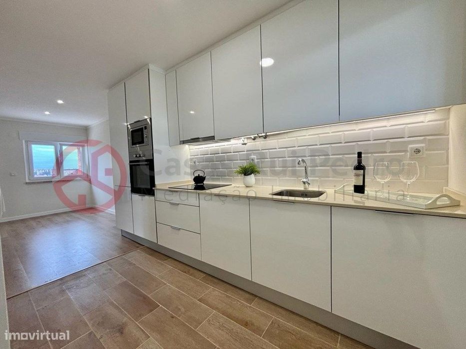 Apartamento remodelado T3, prédio com elevador, junto ao Pingo Doce... — Almada, Cova Da Piedade, Pragal E Cacilhas, Setúbal