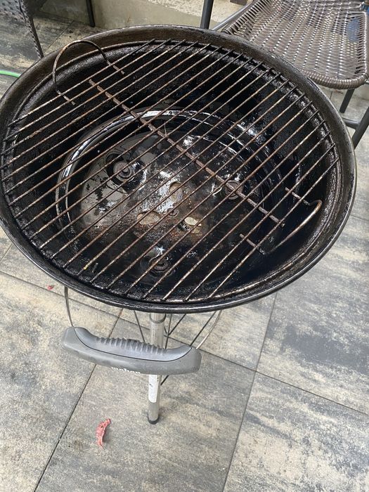 Grill na węgiel lub brykiet