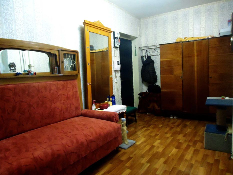 ПРОДАМ великогабаритну 2 кімнатну квартиру  сталинка в закритому дворі район Центрального рінку