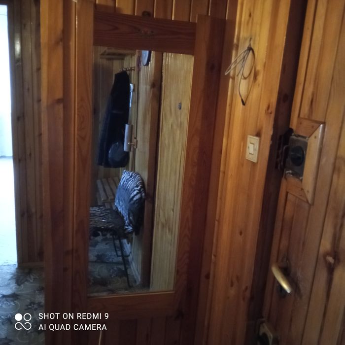 Lustro w drewnianej  ramie PRL retro