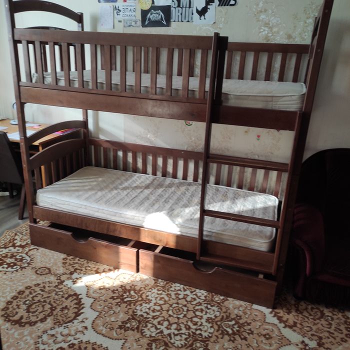 Дитячя дерев'яна двух яросна кровать