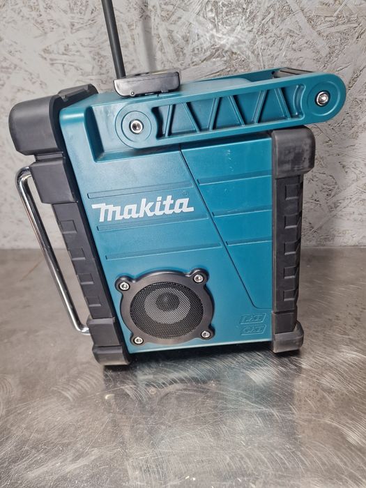 Makita DMR107 radio 18V