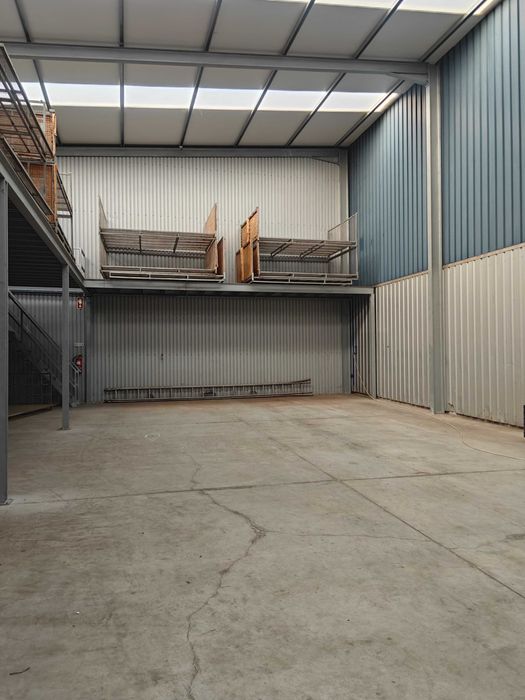 Arrendo espaços m² para autocaravanas, carros, motos, móveis e outros