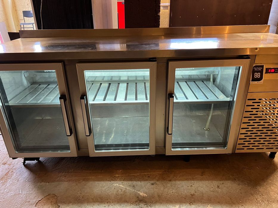 Mesa Refrigerada em Inox 3 Portas com Vidro