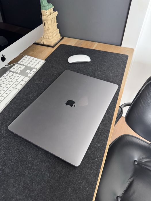 (URLOP)MacBook Pro 16, Intel Core i9, 32GB Ram DDR4, UHD graphics 630, 500GB SSD, MacOS Tahoe