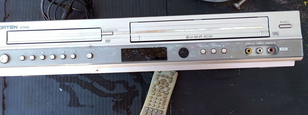Leitor de DVD e VHS