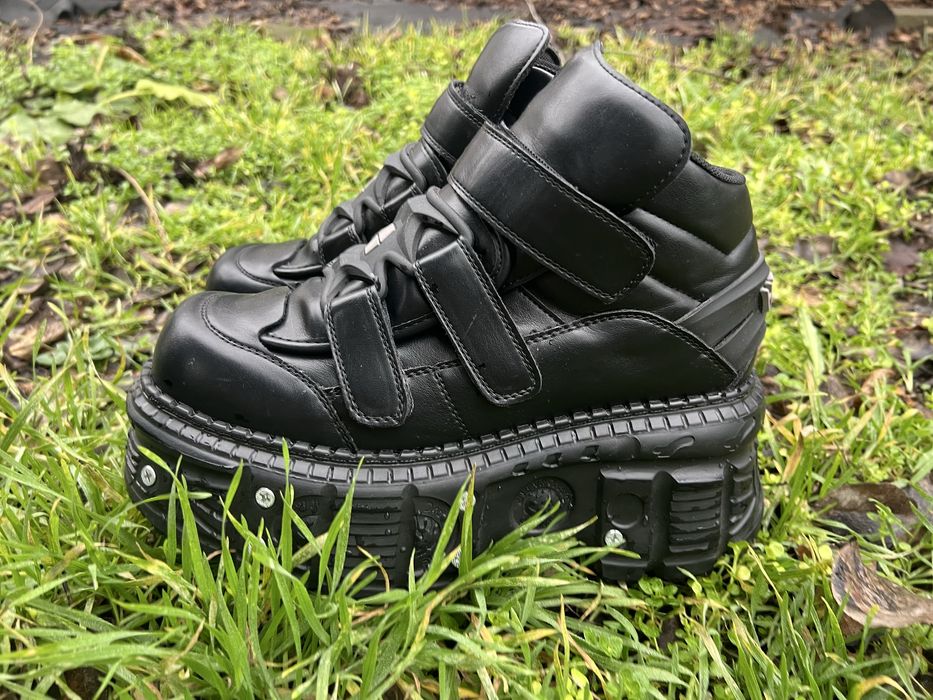 Черные ботинки на большой подошве