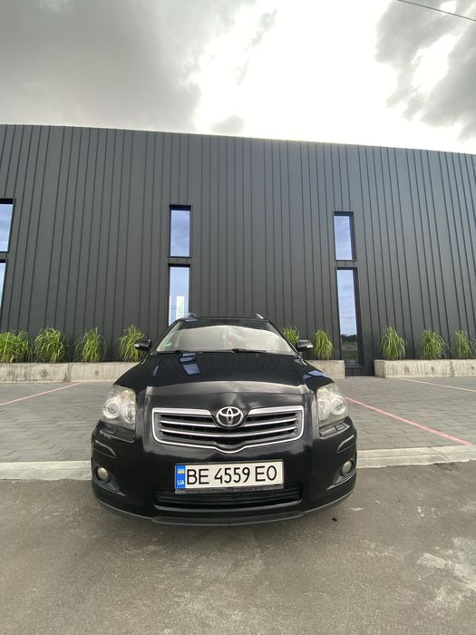 Продаж авто Toyota Avensis