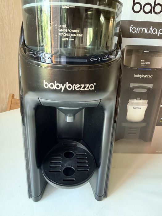 Машина для приготування дитячої суміші Baby Brezza Formula Pro