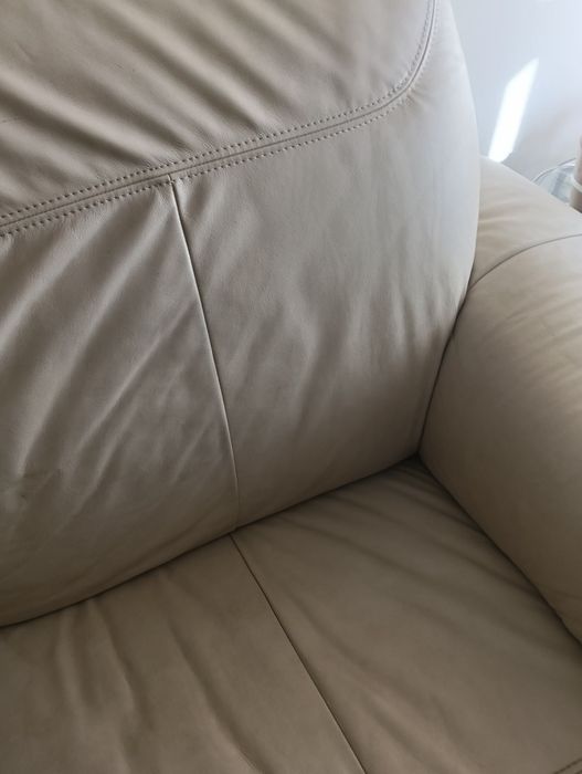 Vendo sofá Branco/bege em papel sintética
