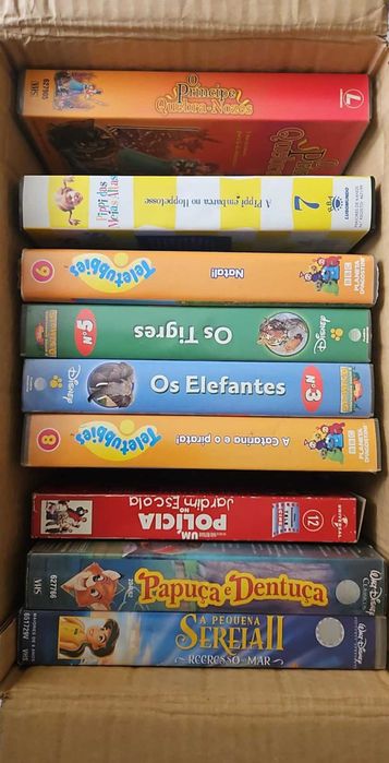 150 VHS e 40 DVD antigos
