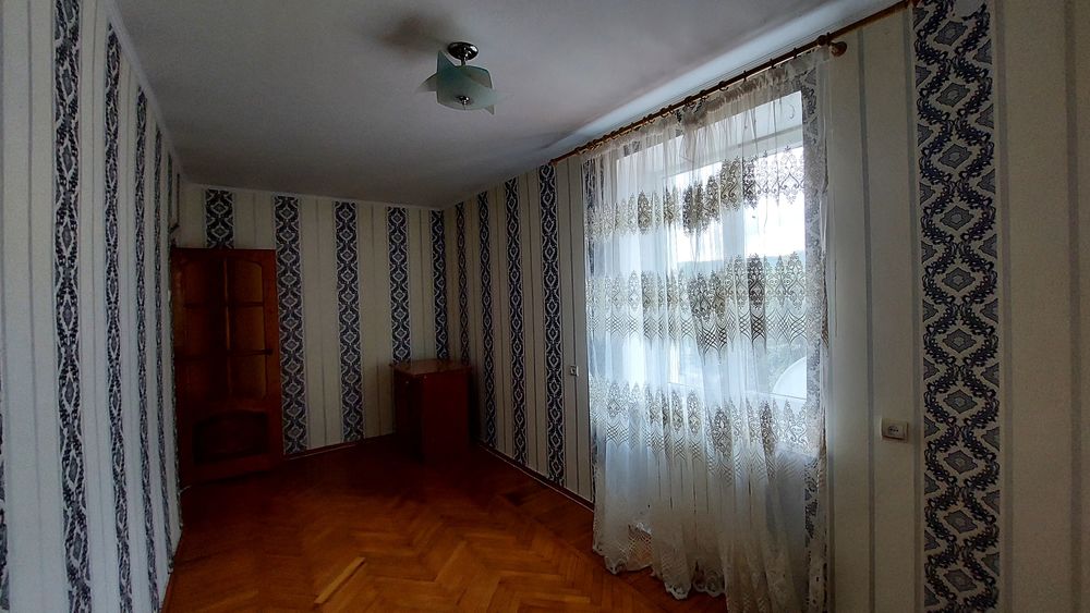 Продам 3-кімнатну квартиру. Вул.Київська,15.