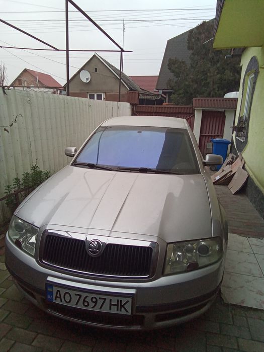 Автомобіль superb