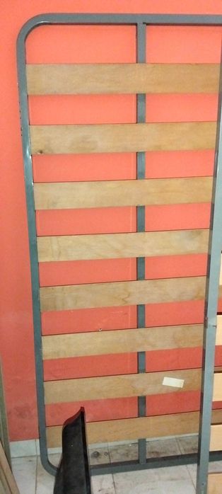Estrado de Cama 1.83 × 1.33 Usado