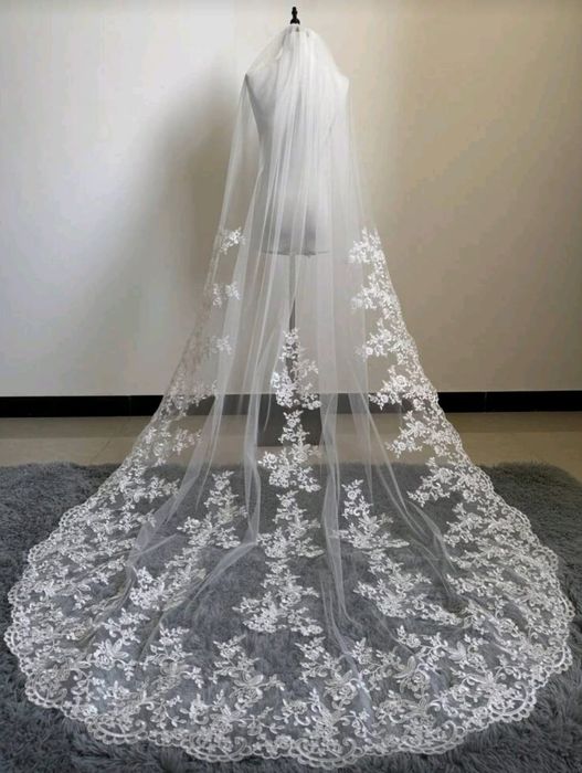 Véu de renda nunca usado