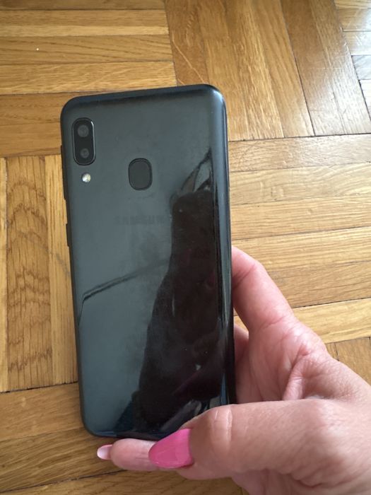 Samsung a20e uzywany bez wad